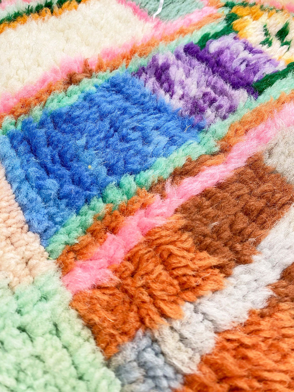 Miniature : Tapis berbère Boujaad à motifs colorés 2,46x1,63m