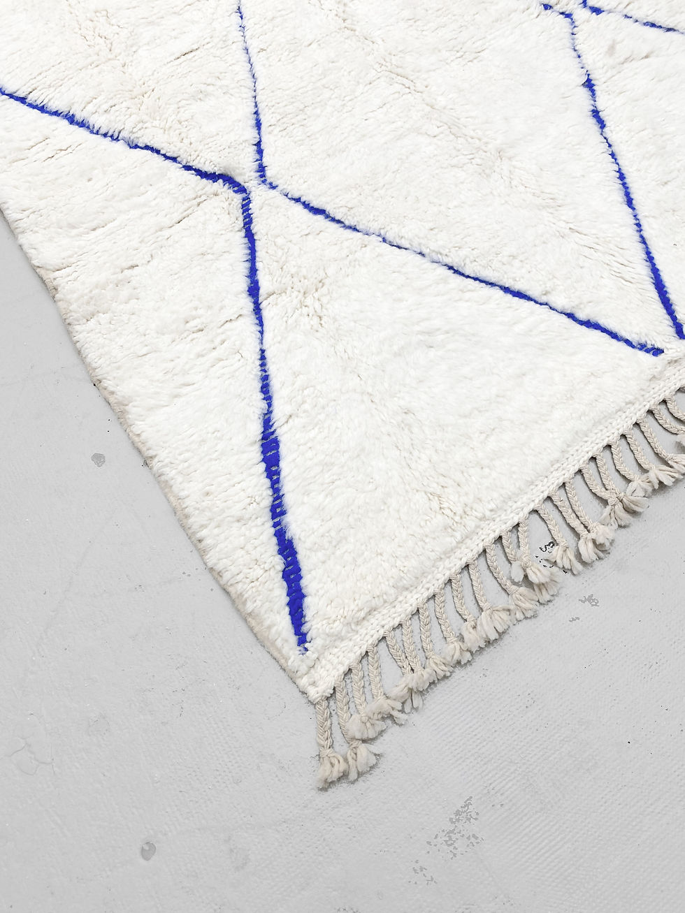 Miniatur: Beni Ouarain Berberteppich mit eingravierten Majorelle-Rauten in Blau, 2,50 x 1,47 m