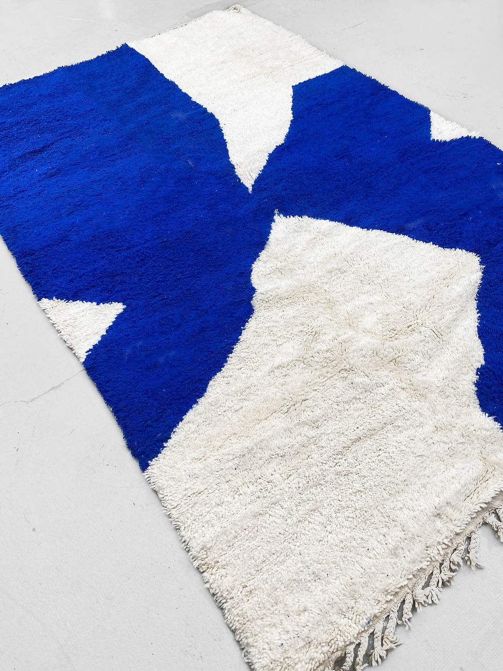 Miniatur: Beni Ouarain Berberteppich mit Majorelle-blauen Motiven, 2,94 x 1,93 m