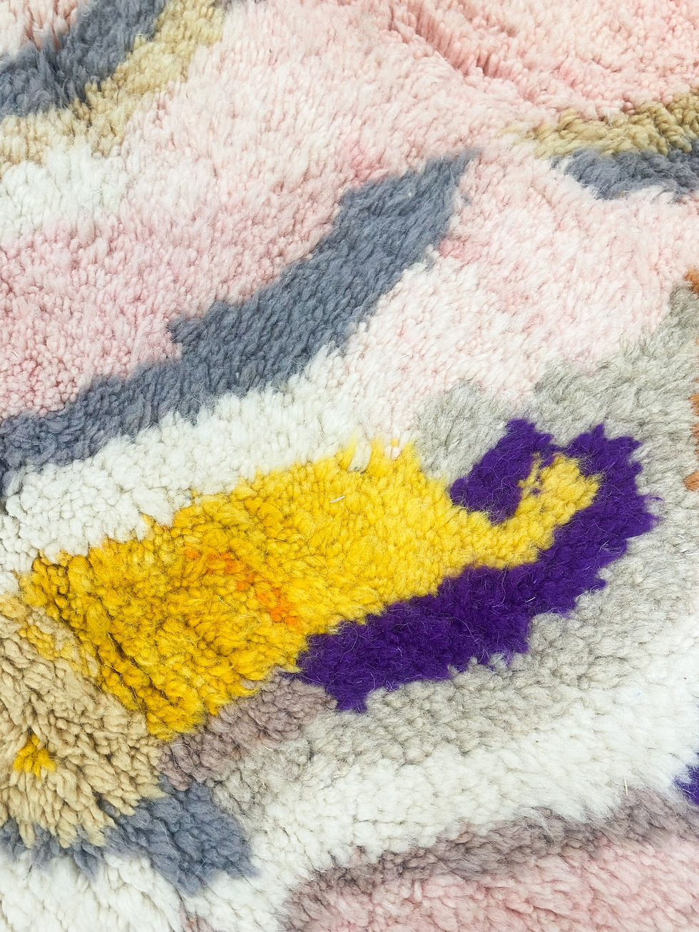 Miniature : Tapis berbère Boujaad écru à motifs colorés 2,50x1,77m