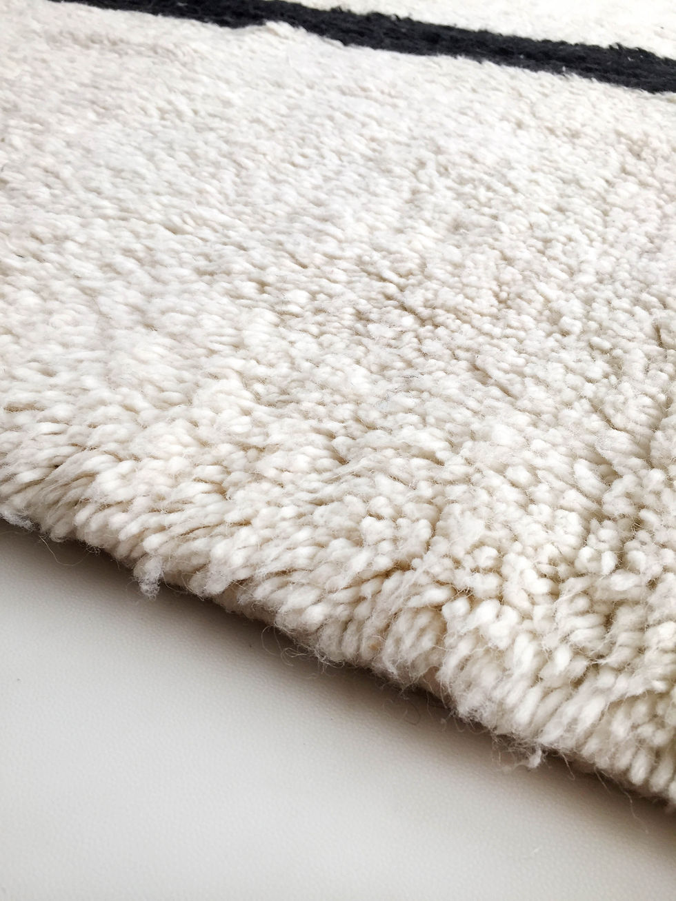 Miniature : Tapis berbère Beni Ouarain écru à ligne noire 2,53x1,60m