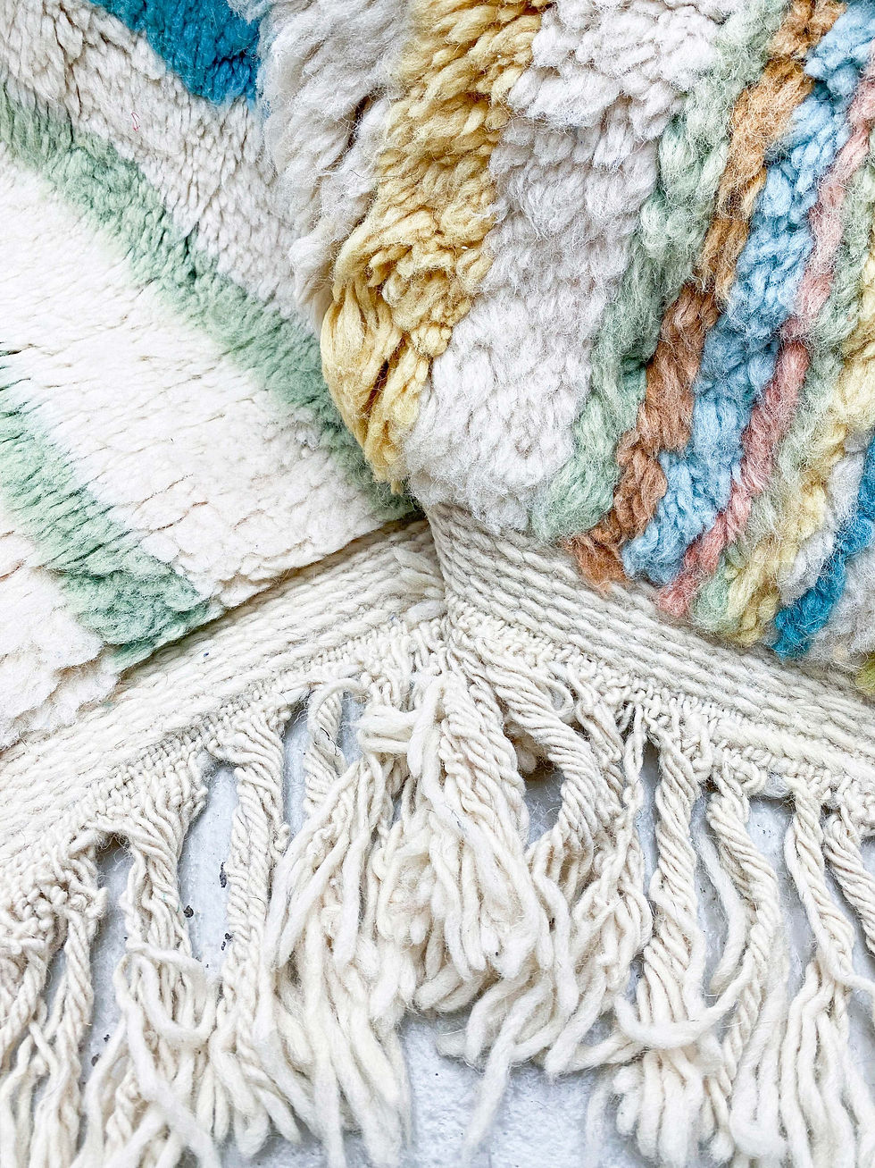 Miniature : Tapis berbère Beni Ouarain écru à motifs colorés 2,93x2,05m