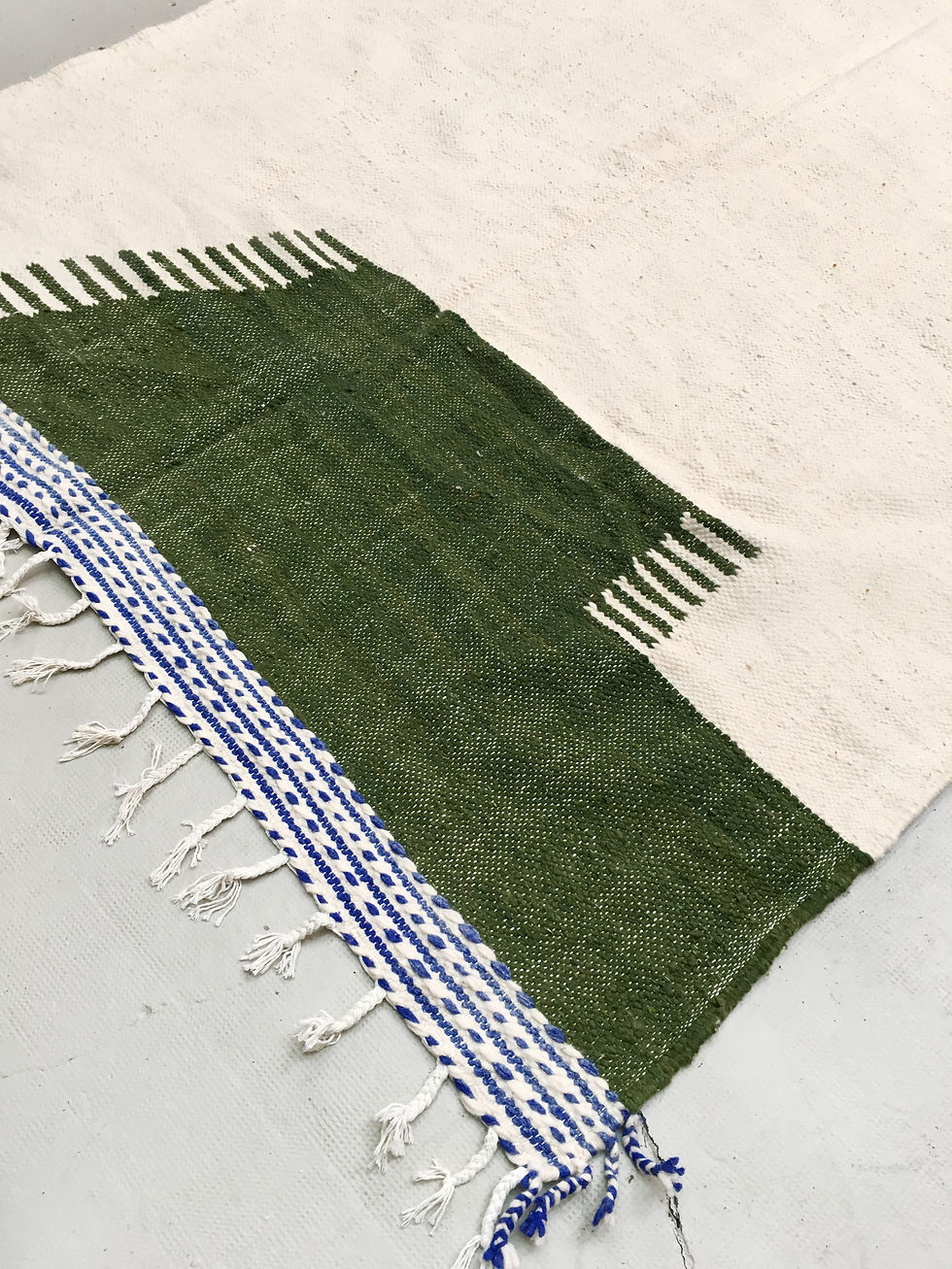 Miniature : Kilim berbère écru à motifs colorés 3,12x2m