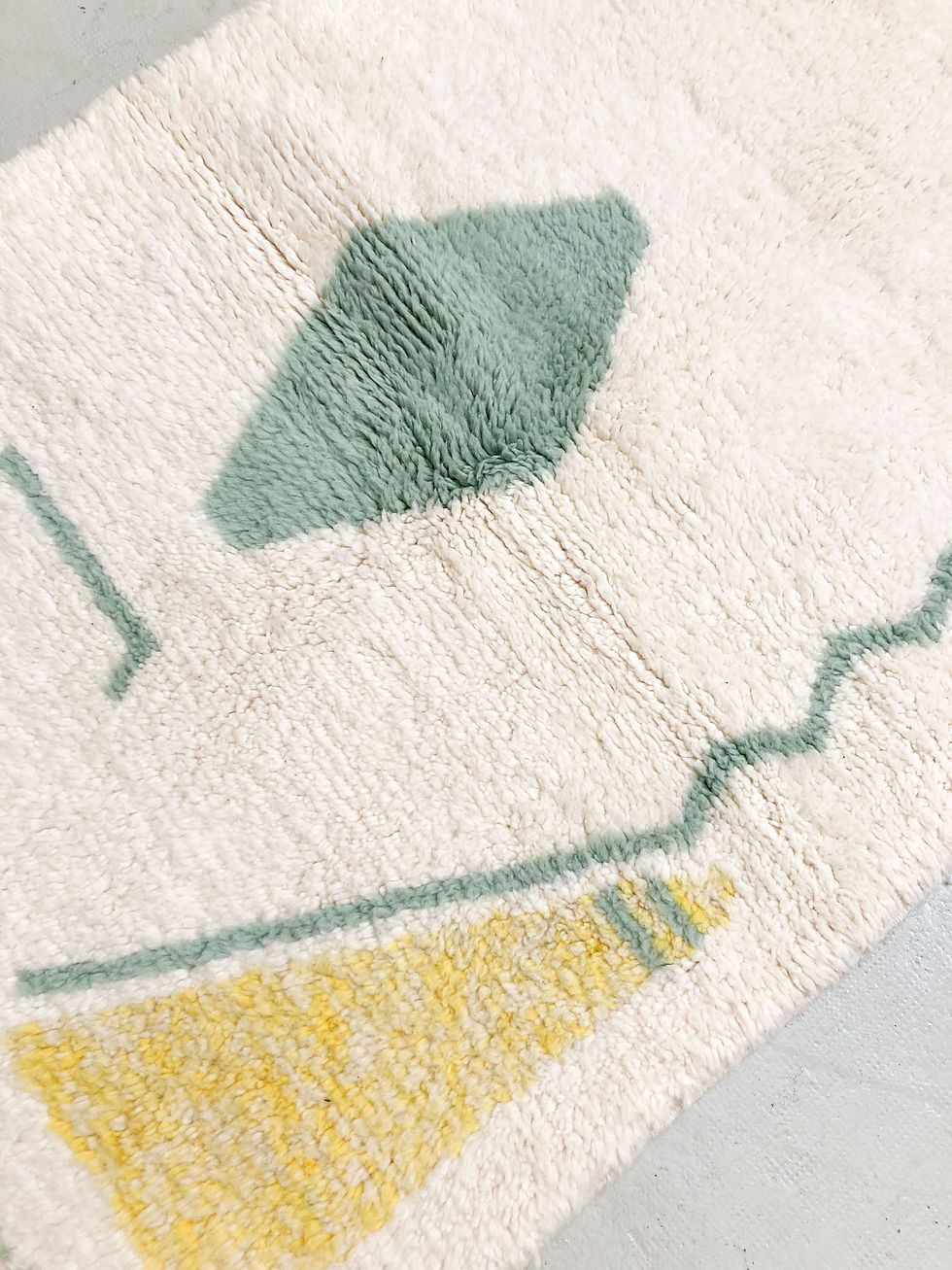 Miniature : Tapis berbère Beni Ouarain écru à motifs colorés 1,57x1,08m