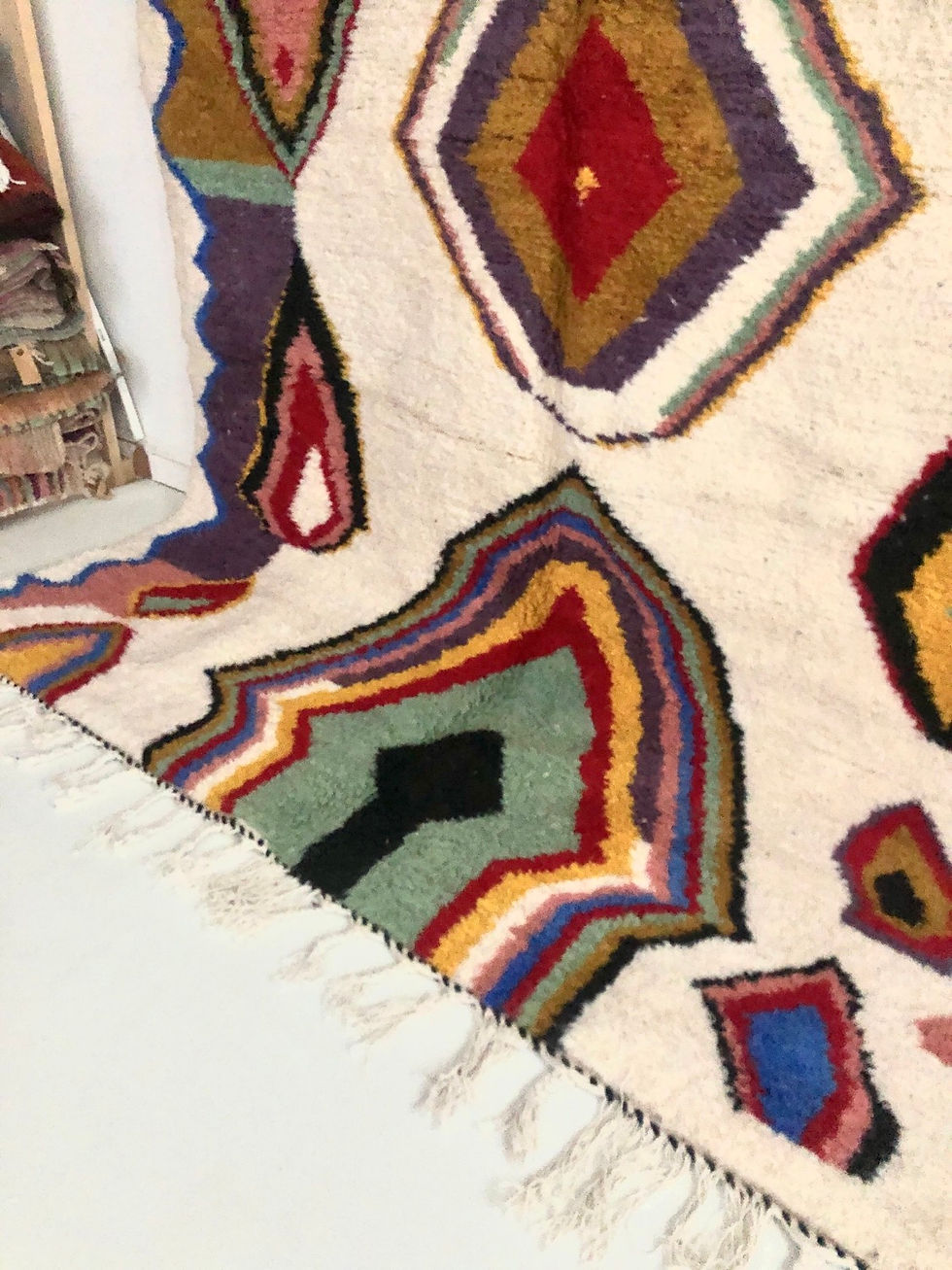 Miniature : Tapis berbère Boujaad écru à motifs colorés 3,19x2,01m