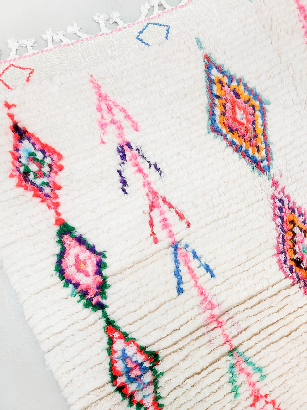 Miniature : Tapis berbère Azilal écru à motifs colorés 1,95x1,52m