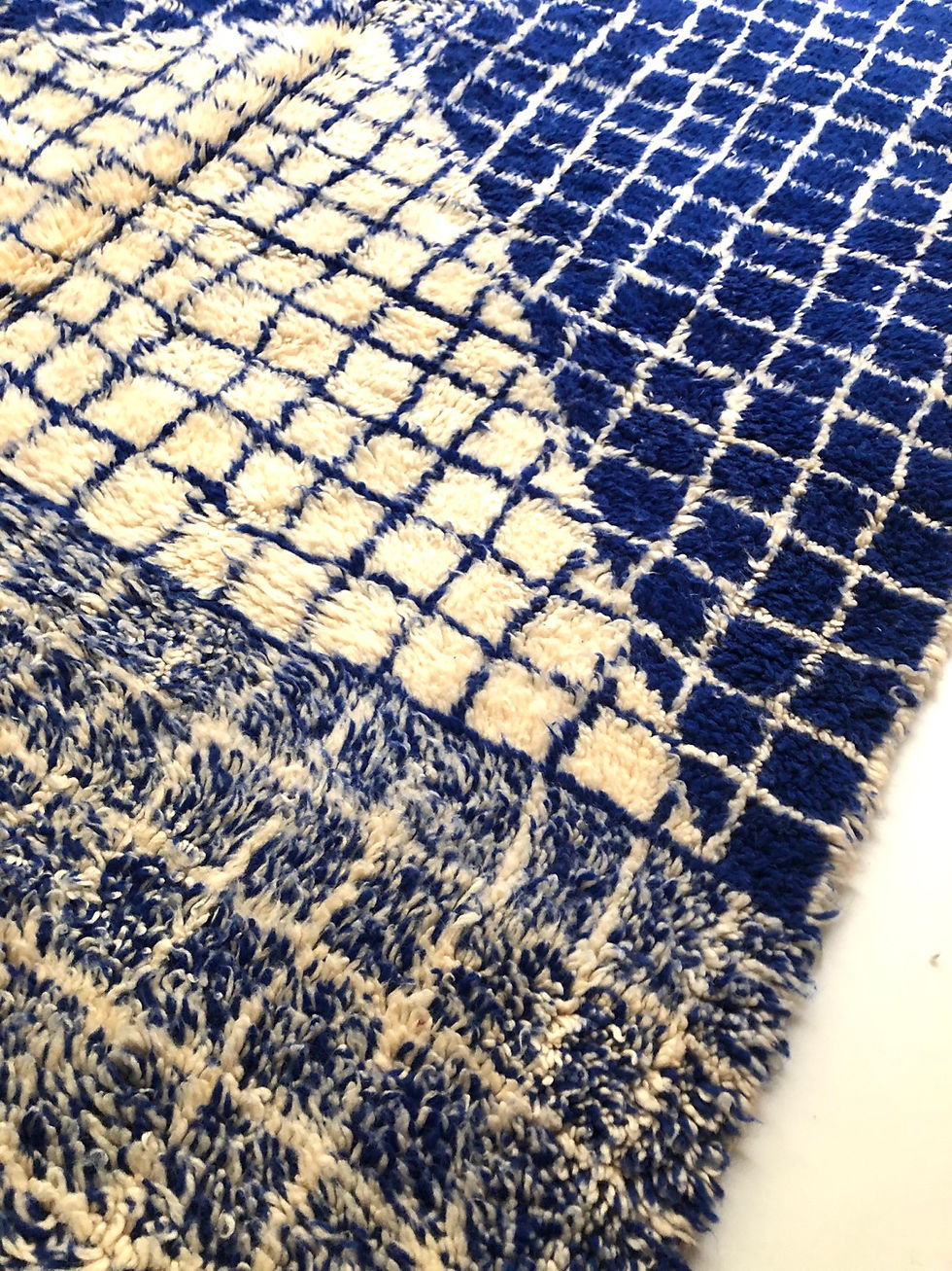 Miniature : Tapis berbère Beni Ouarain à carreaux bleu majorelle 2,38x1,79m