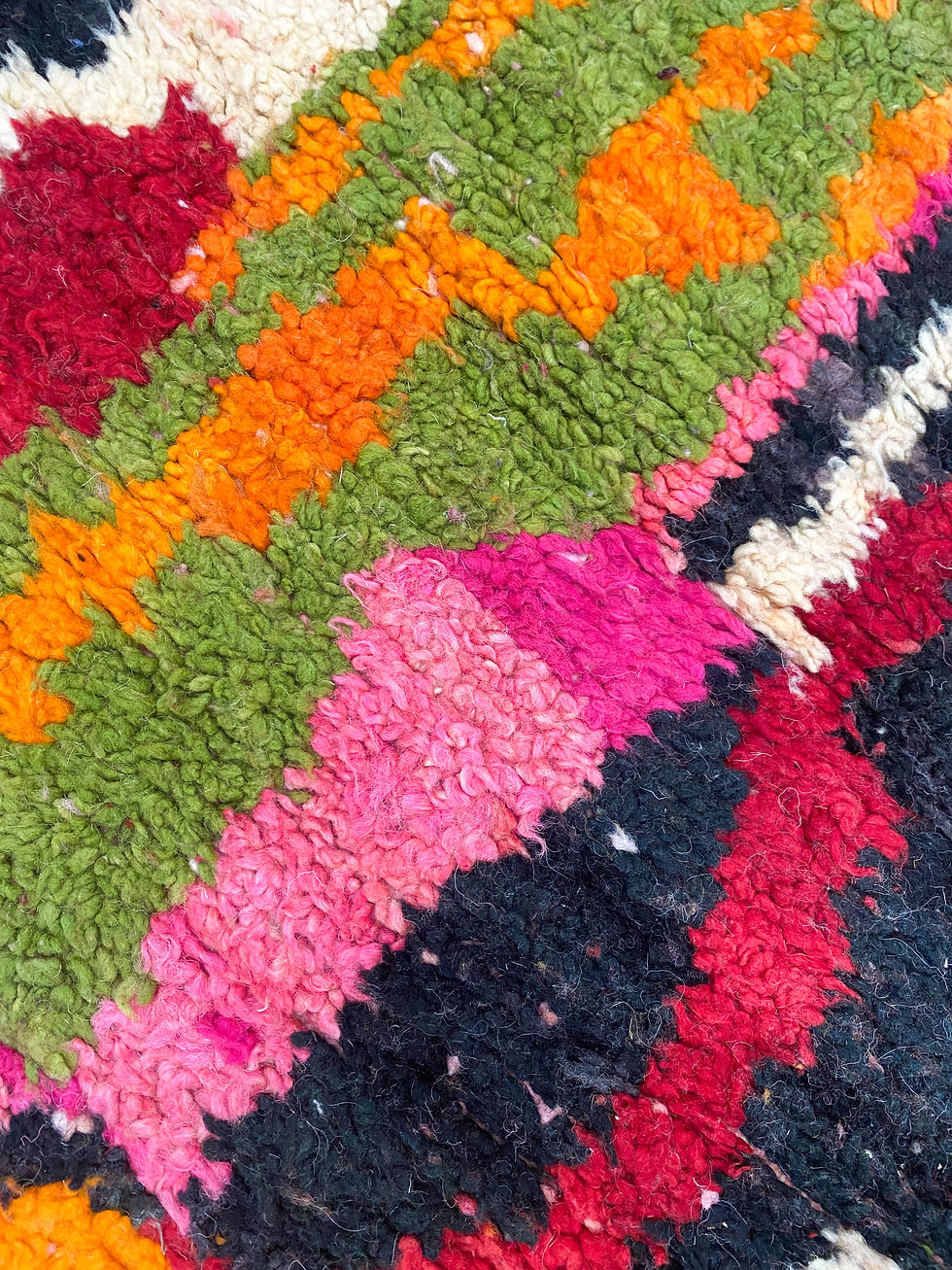 Miniature : Tapis berbère Boujaad rouge à motifs colorés 2,63x1,47m