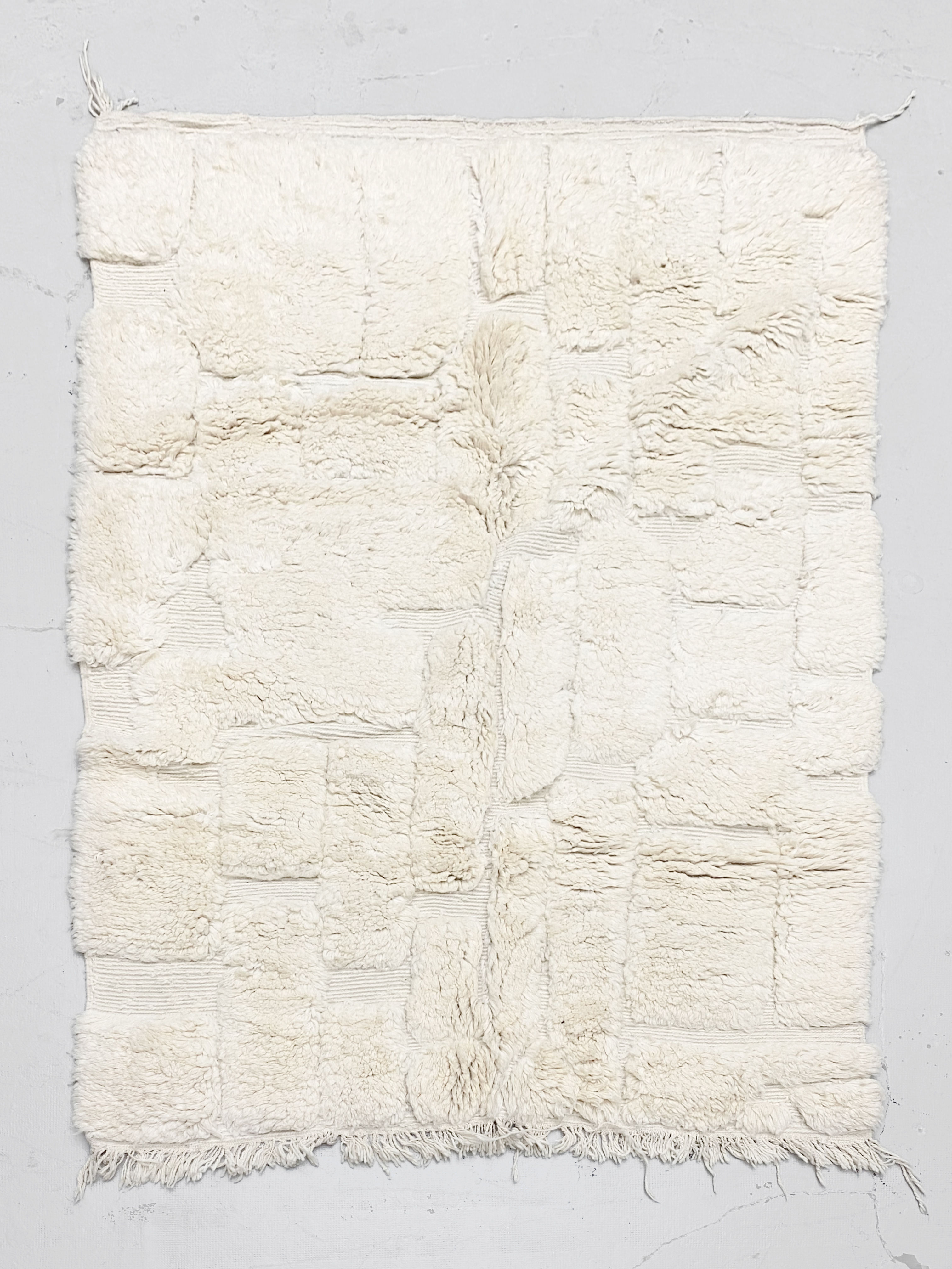 Tapis berbère Beni Ouarain écru uni à motifs gravés 2,37x1,72m