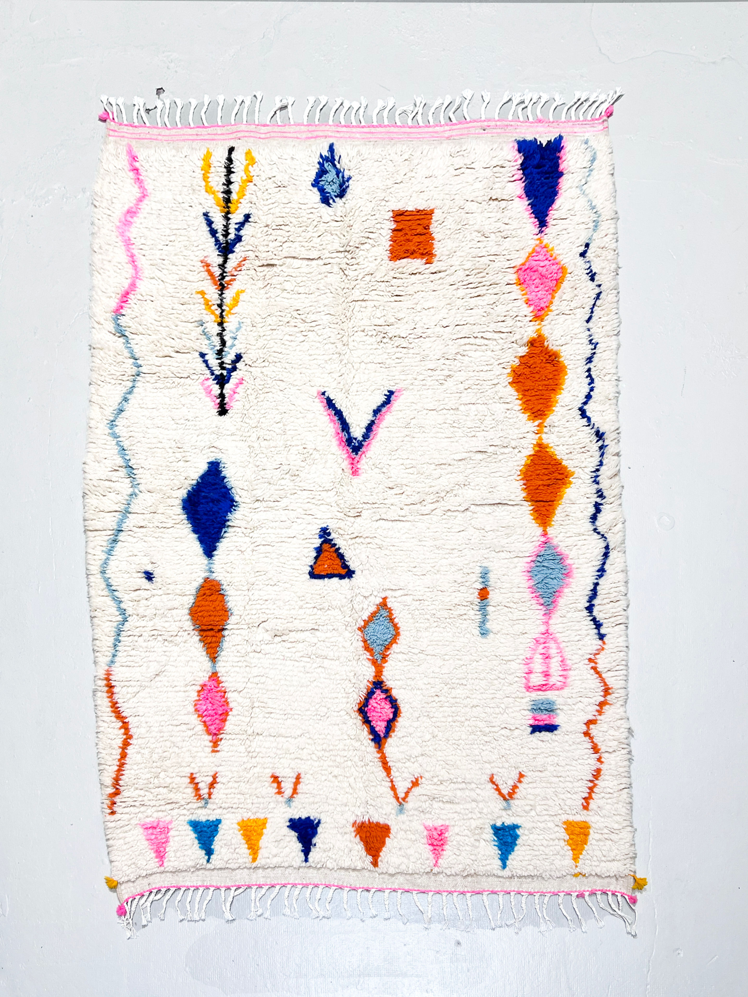 Tapis berbère Azilal à motifs colorés 2,38x1,60m