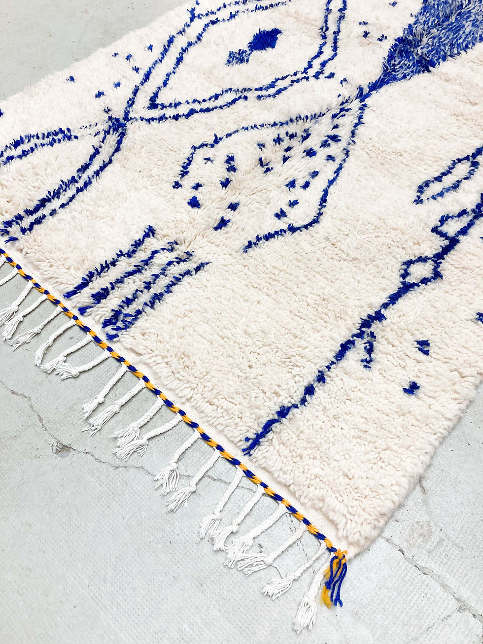 Miniature : Tapis berbère Azilal écru à motifs bleu majorelle 2,50x1,42m