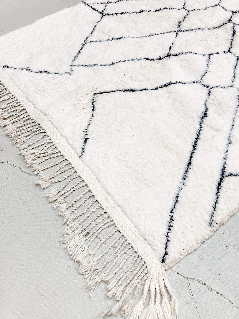 Miniature : Tapis berbère Beni Ouarain écru à motifs noirs 2,50x1,80m