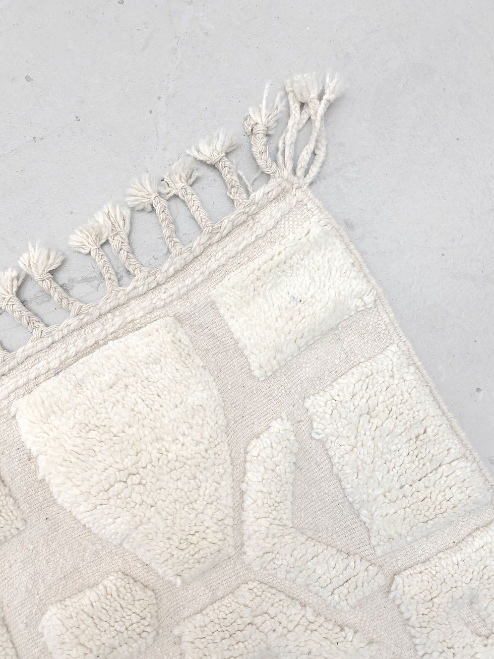 Miniatur: Schlichter Beni Ouarain Berberteppich mit eingravierten Motiven, 1,76 x 1,10 m