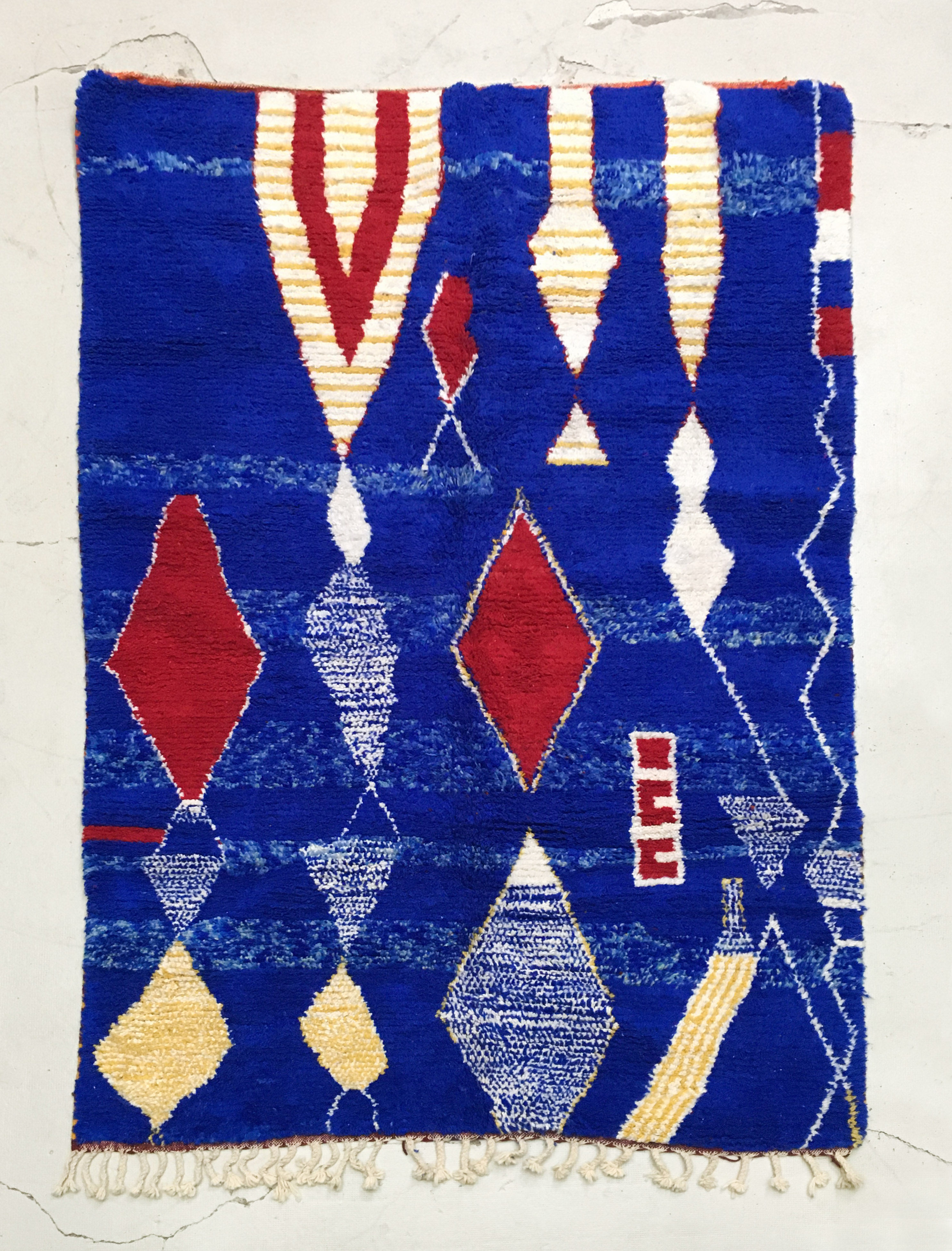 Tapis berbère Boujaad bleu majorelle à motifs colorés 2,92x1,97m