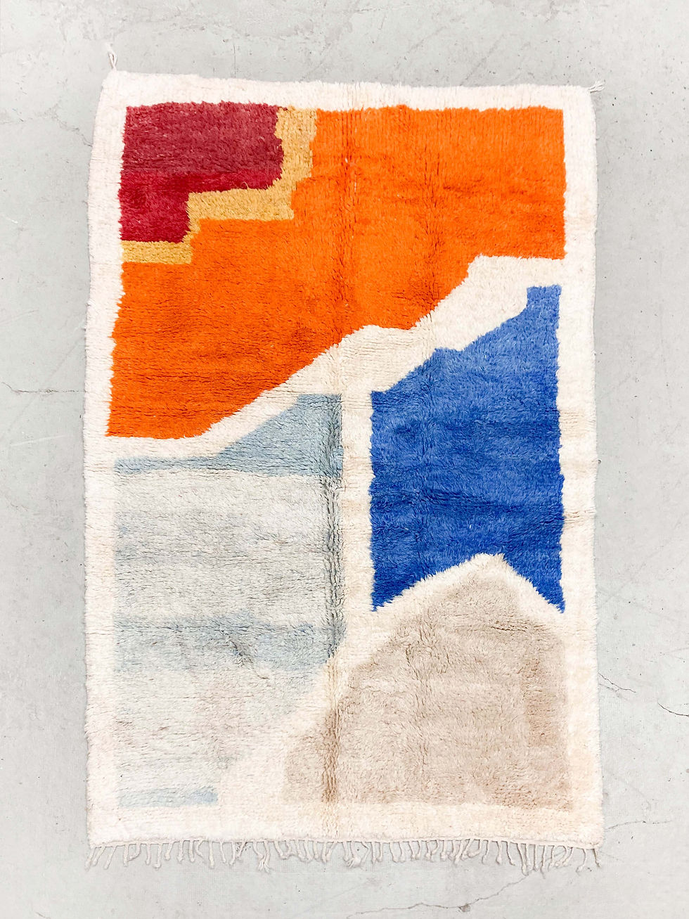 Miniature : Tapis berbère Boujaad écru à motifs colorés 2,37x1,53m