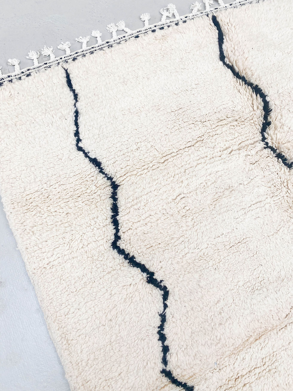 Miniature : Tapis berbère Beni Ouarain à motifs libres noirs 2,93x1,94m