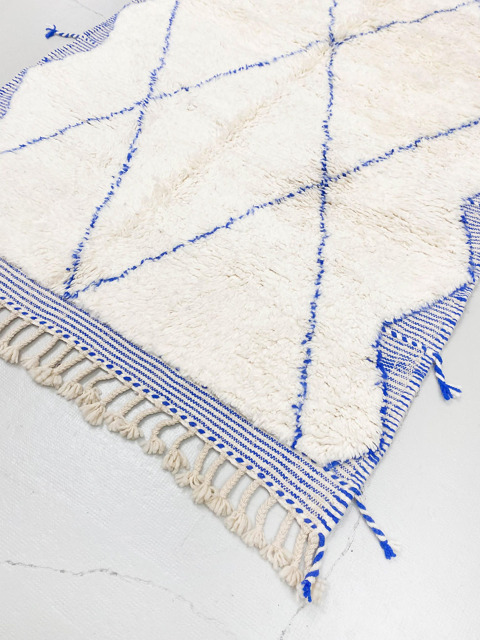 Miniature : Tapis berbère Beni Ouarain écru à losanges bleu majorelle 2,60x1,50m