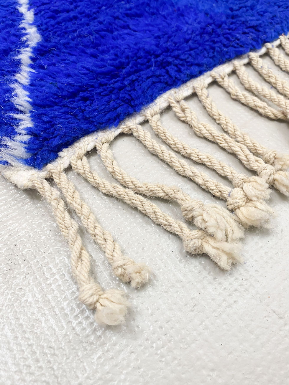 Miniature : Tapis berbère Beni Ouarain bleu majorelle à losanges écrus 1,53x1,04m