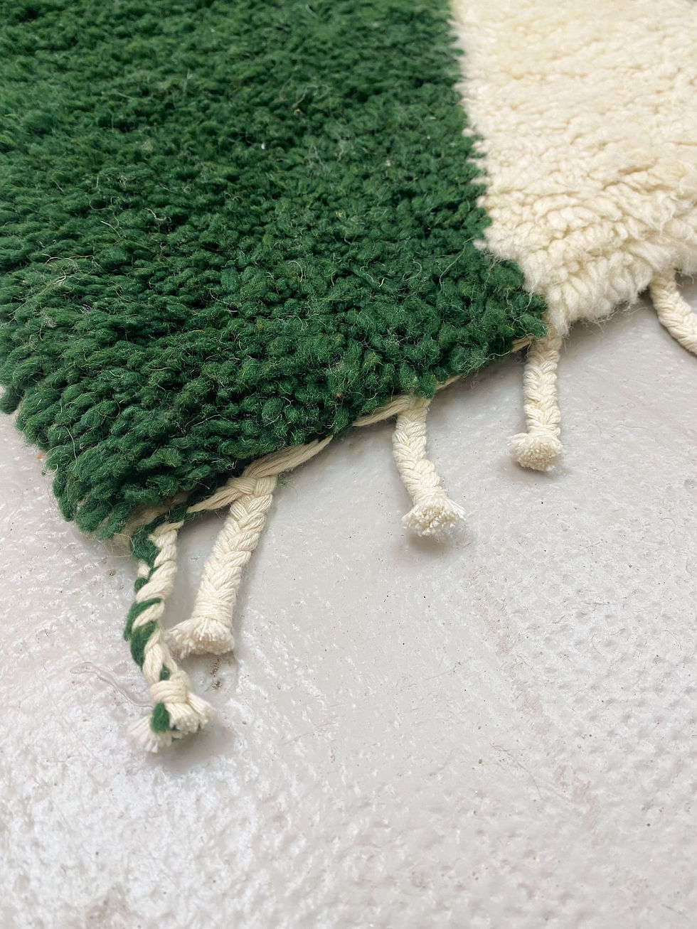Miniature : Tapis berbère Beni Ouarain écru à motifs verts 2,67x1,54m