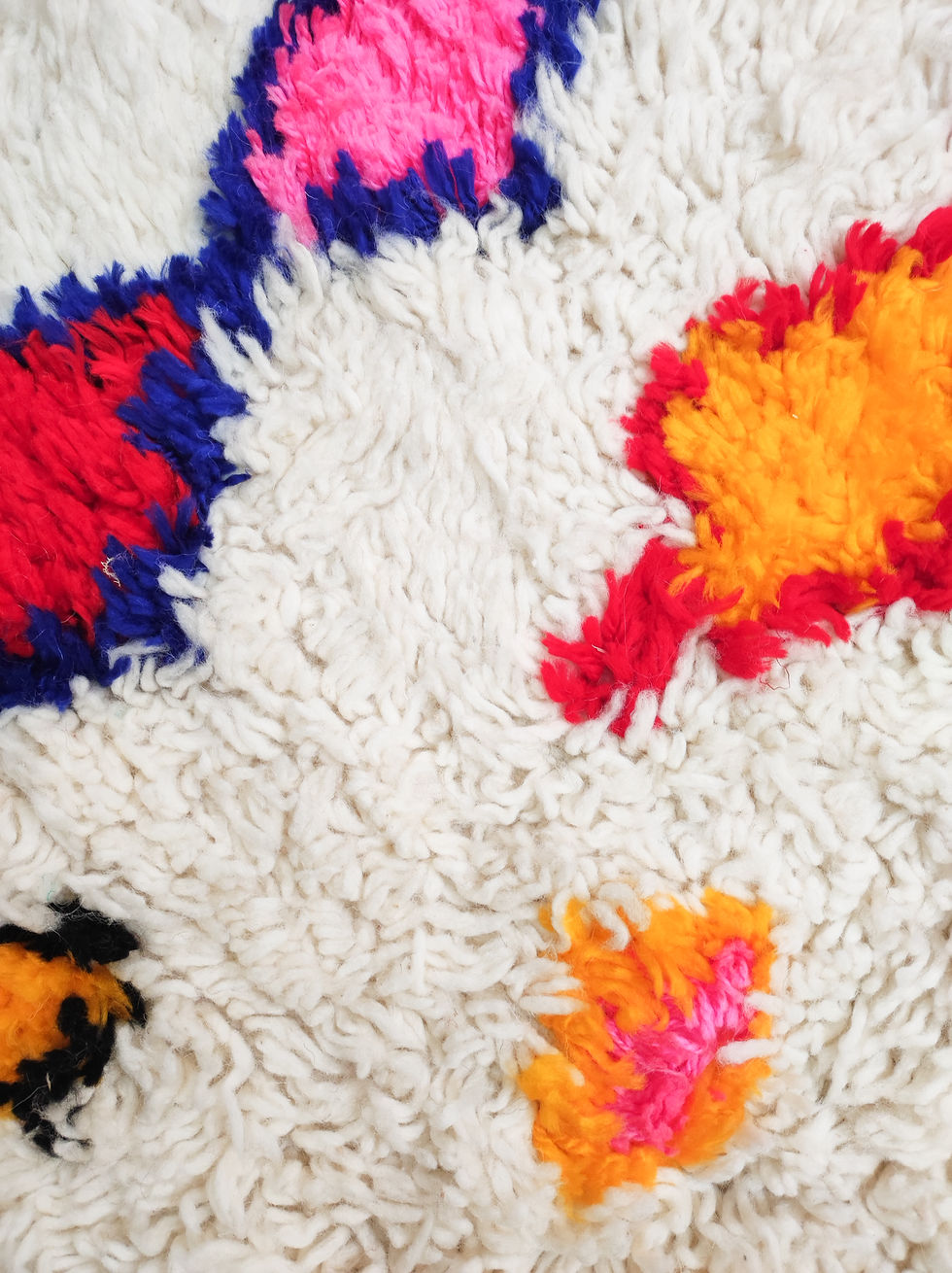 Miniature : Tapis berbère Azilal écru à motifs colorés 1,52x0,98m