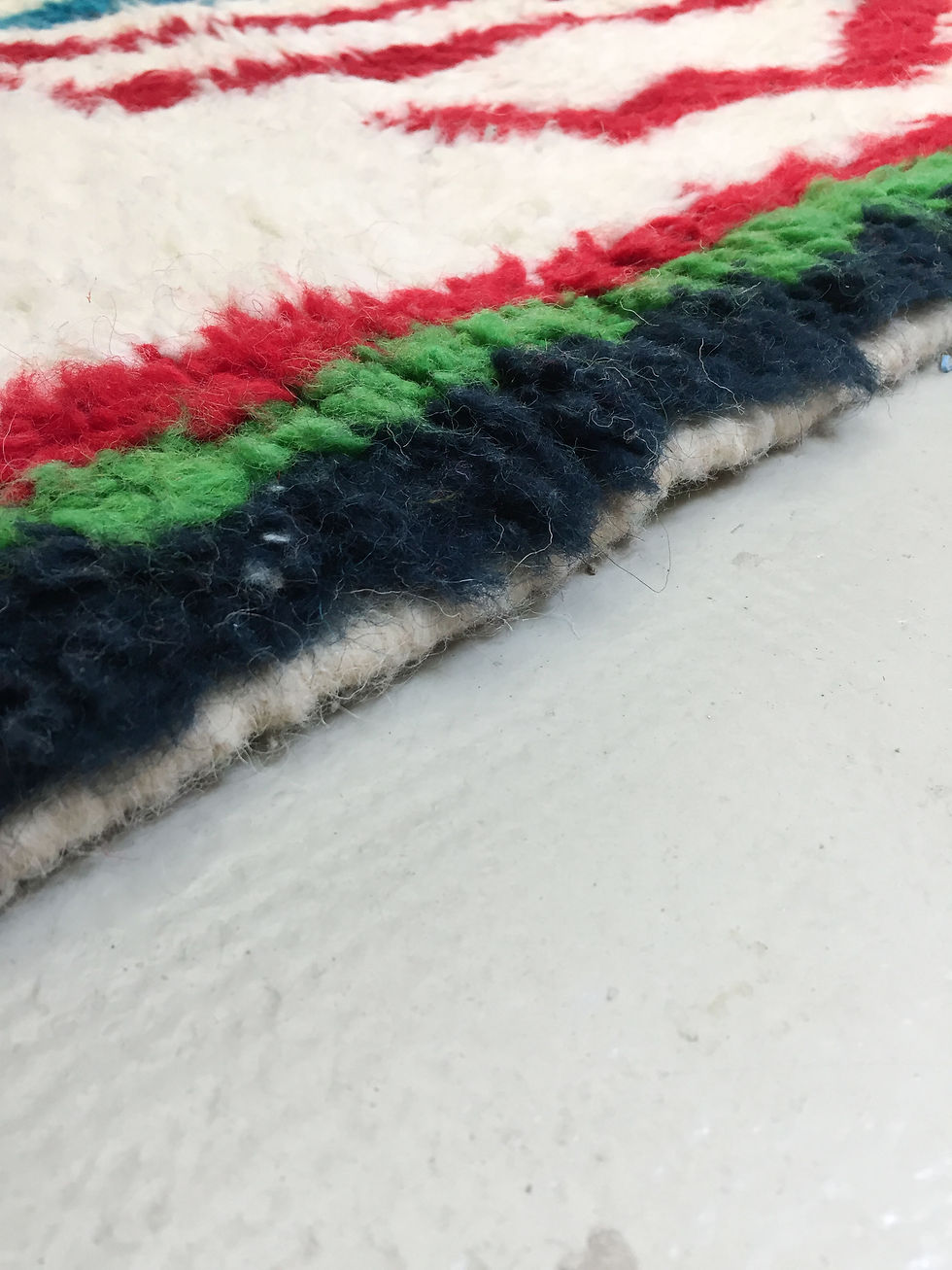 Miniature : Tapis berbère Azilal écru à motifs colorés 2,40x1,58m