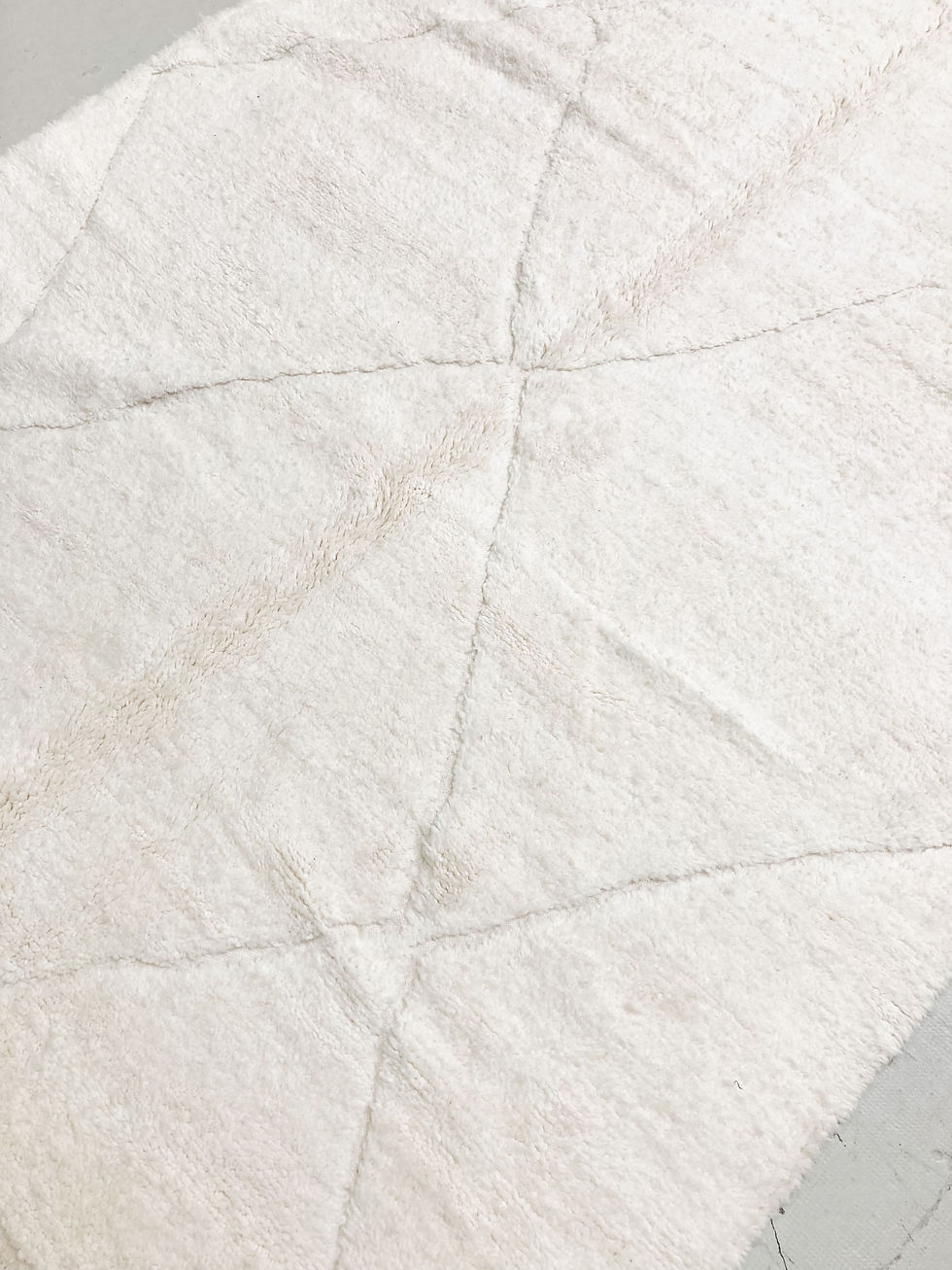 Miniature : Tapis berbère Beni Ouarain écru uni à losanges gravés 2,80x2m