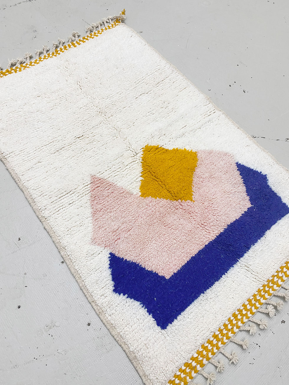 Miniature : Tapis berbère Beni Ouarain écru à motifs colorés 1,6x1m
