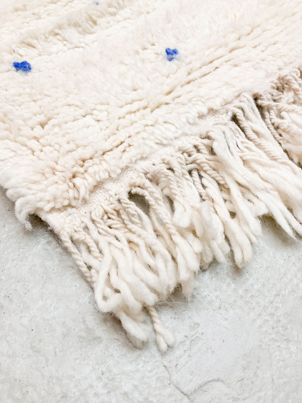 Miniature : Tapis berbère Beni Ouarain écru pois bleu majorelle 1,53x1,15m