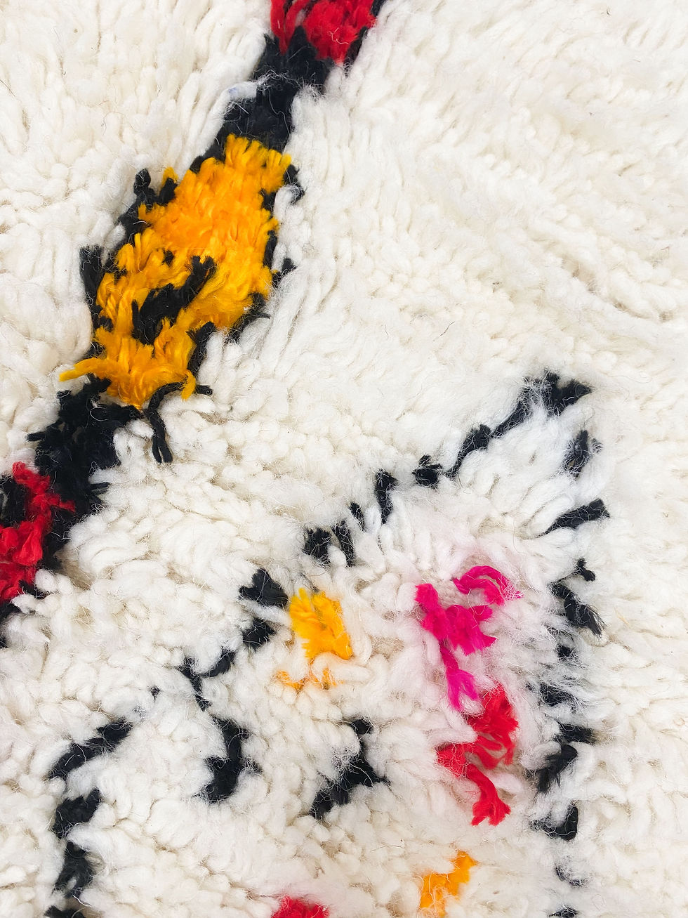 Miniature : Tapis berbère Azilal écru à motifs colorés 2,50x1,41m