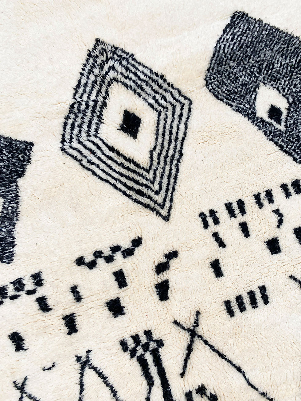 Miniature : Tapis berbère Beni Ouarain écru à motifs noirs 2,57x1,60m