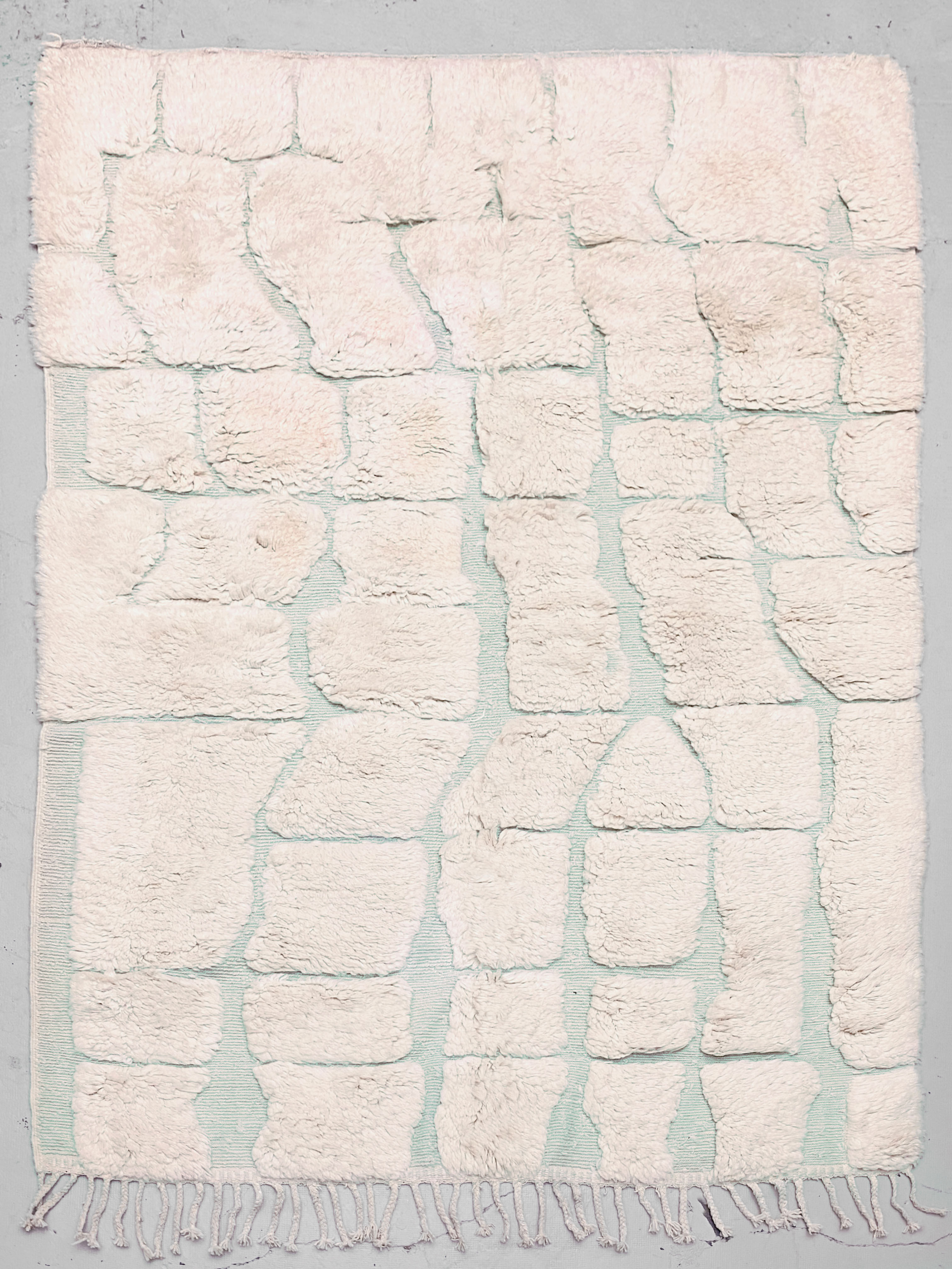 Tapis berbère Beni Ouarain écru à motifs gravés menthe 3x2,20m