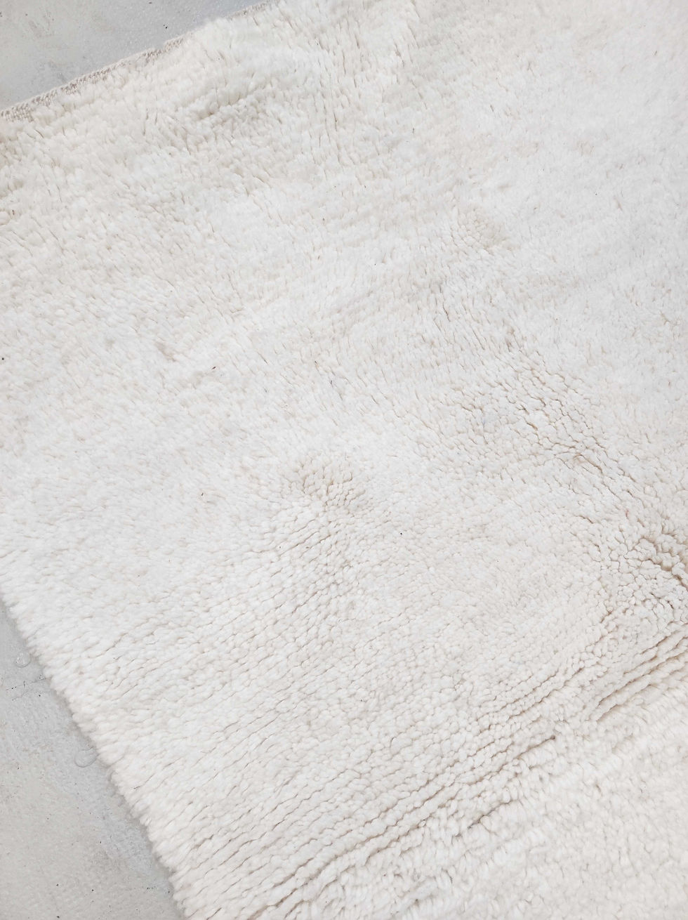 Miniature : Tapis berbère Beni Ouarain écru uni 1,56x1,15m