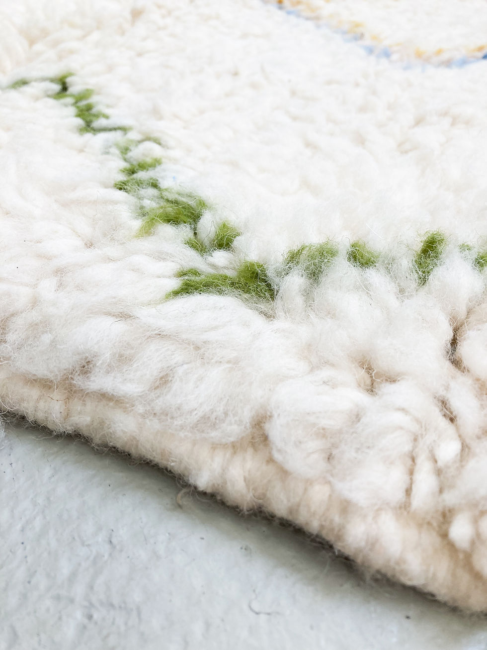 Miniature : Tapis berbère Azilal écru à losanges colorés 1,43x1,10m