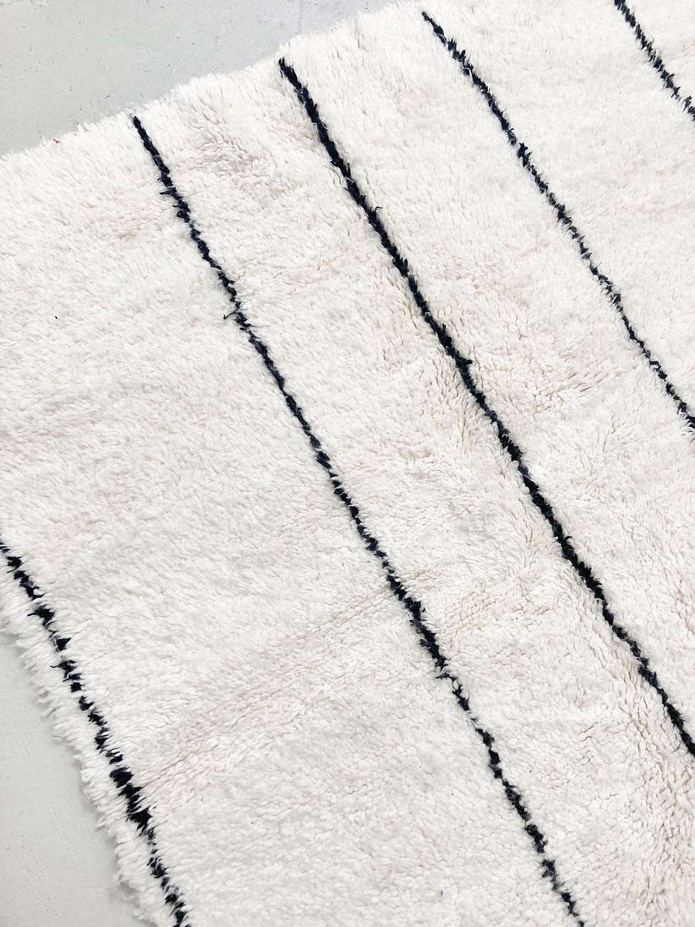 Miniature : Tapis berbère Beni Ouarain écru à rayures noires 2,40x1,63m