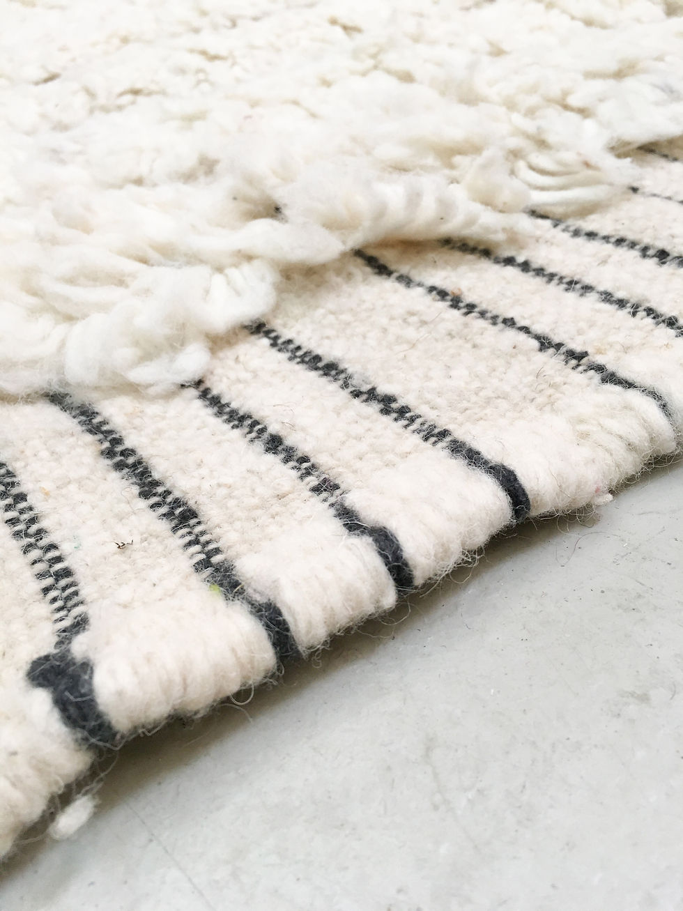 Miniature : Tapis berbère Beni Ouarain écru uni à motifs gravés 3x2,16m