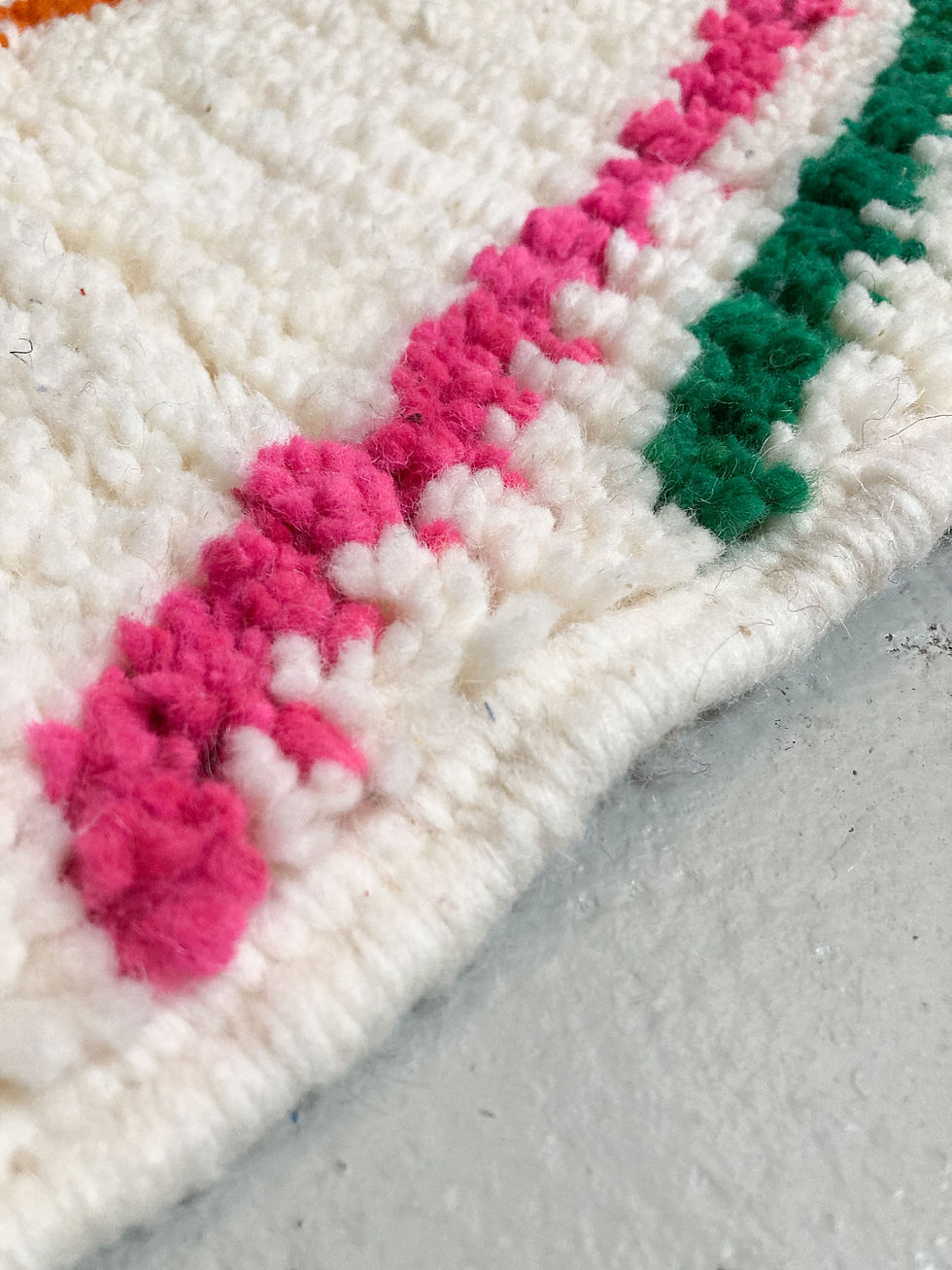 Miniature : Tapis berbère Azilal écru à motifs colorés 1,80x1,01m