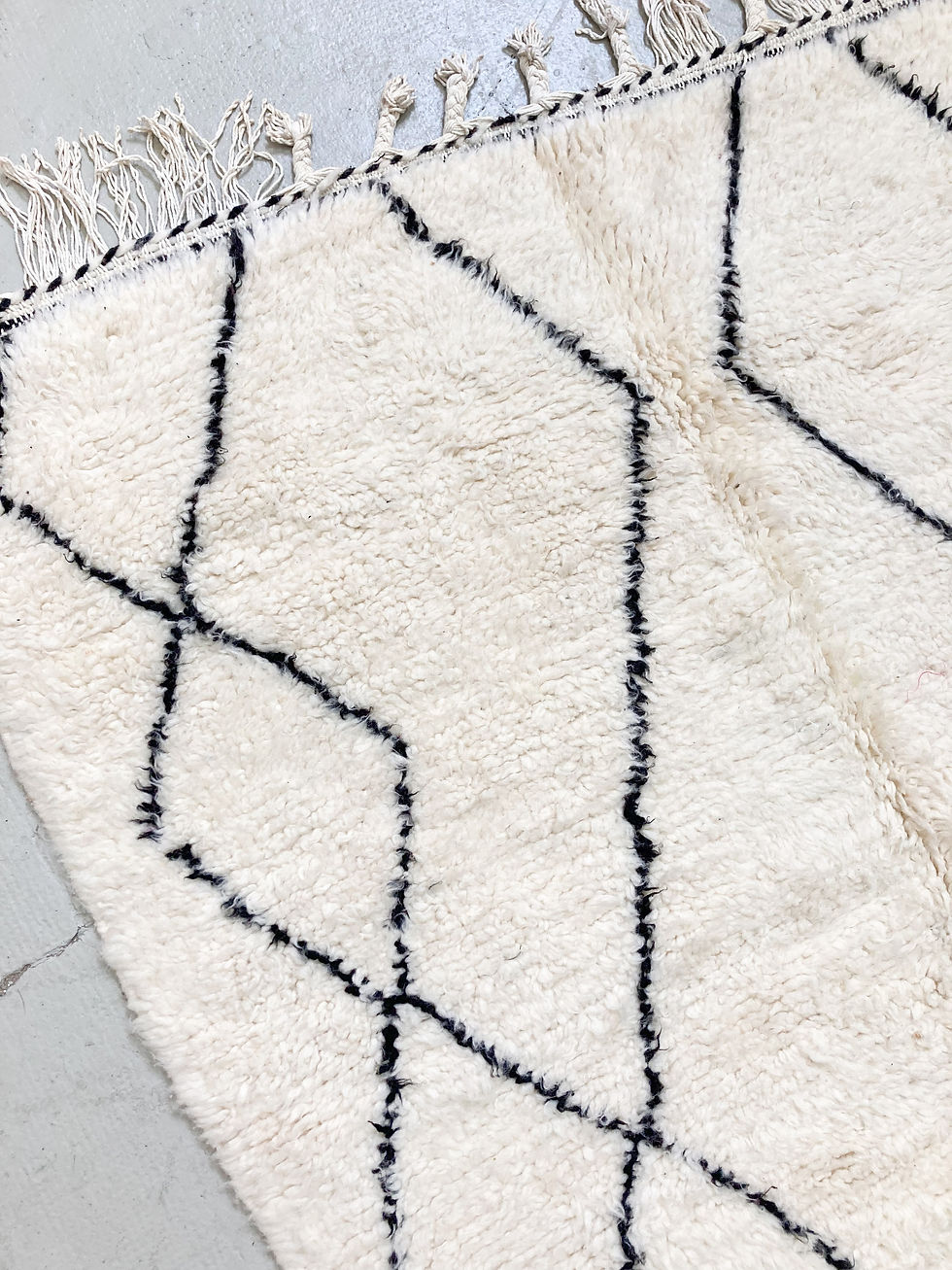 Miniature : Tapis berbère Beni Ouarain écru à motifs noirs 1,92x1,20m