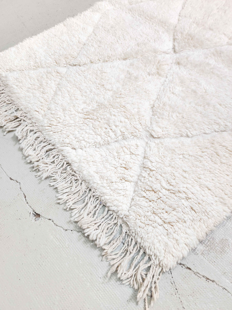 Thumbnail: Tapis berbère Beni Ouarain écru uni à losanges gravés 1,50x1,16m