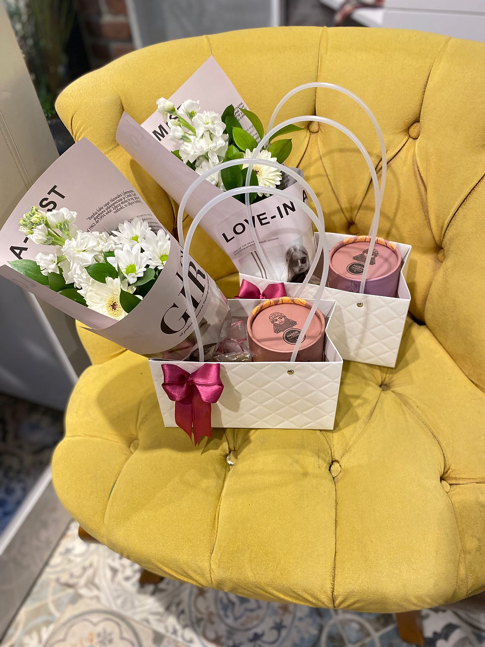 Küçük resim: Kahve, çiçek ve çikolata 🎁 
