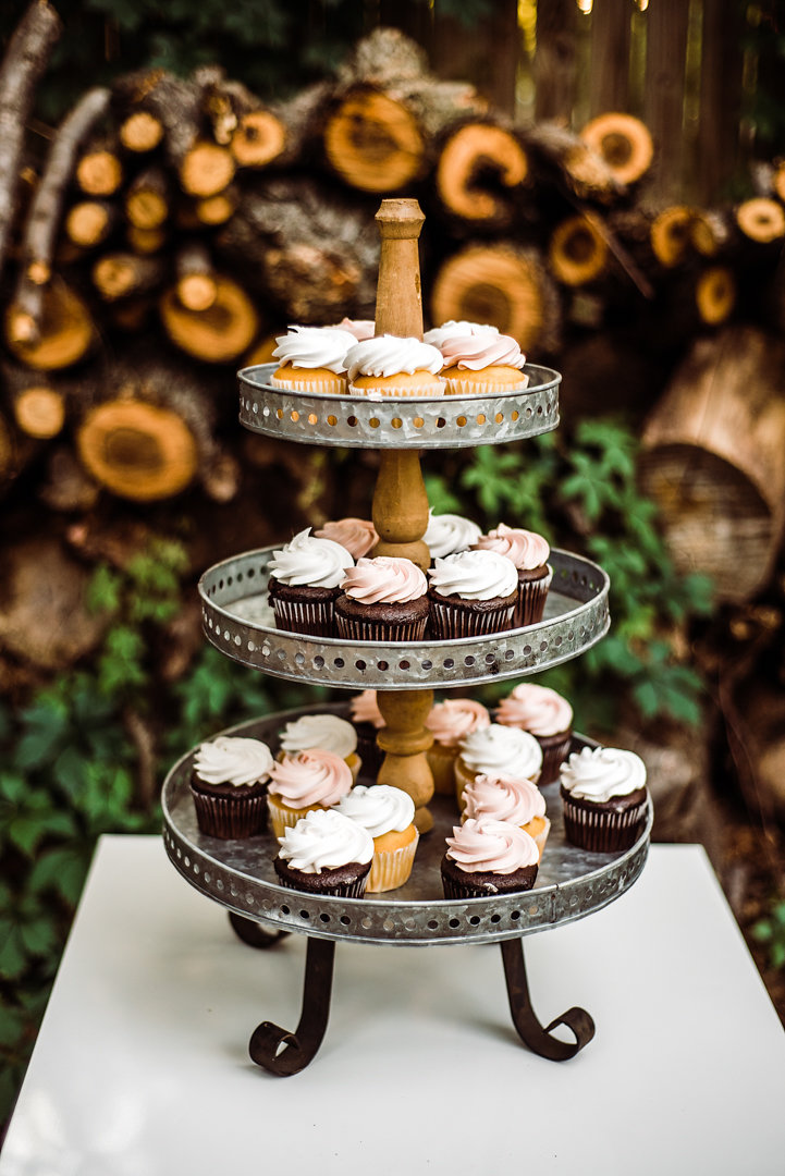 Farmhouse Cupcake Stand edfordfarmhouse