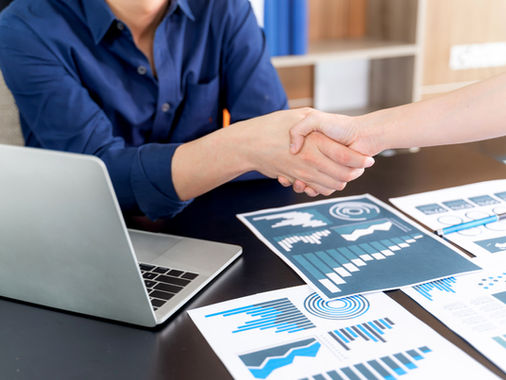 B2B Service Pricing: Expert tips on how to effectively price your services.
