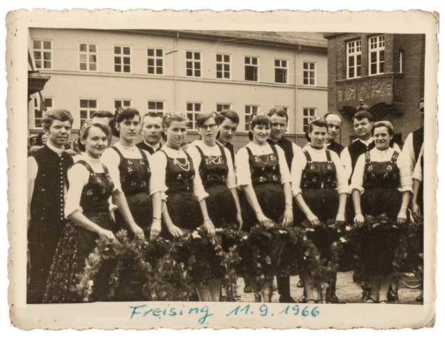 Trachtengruppe1966_Freising.png
