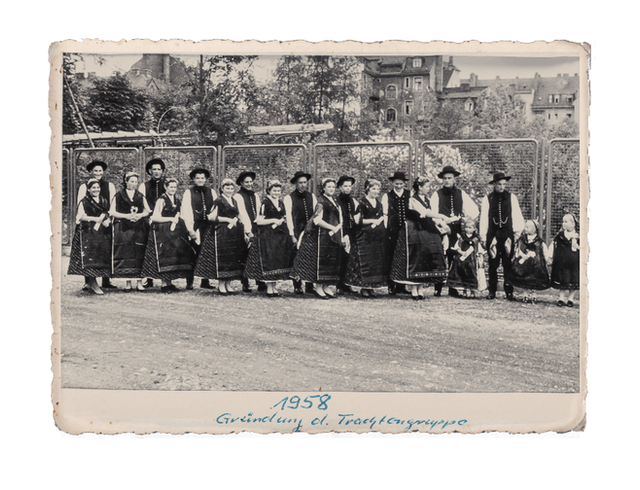 Trachtengruppe1951.png