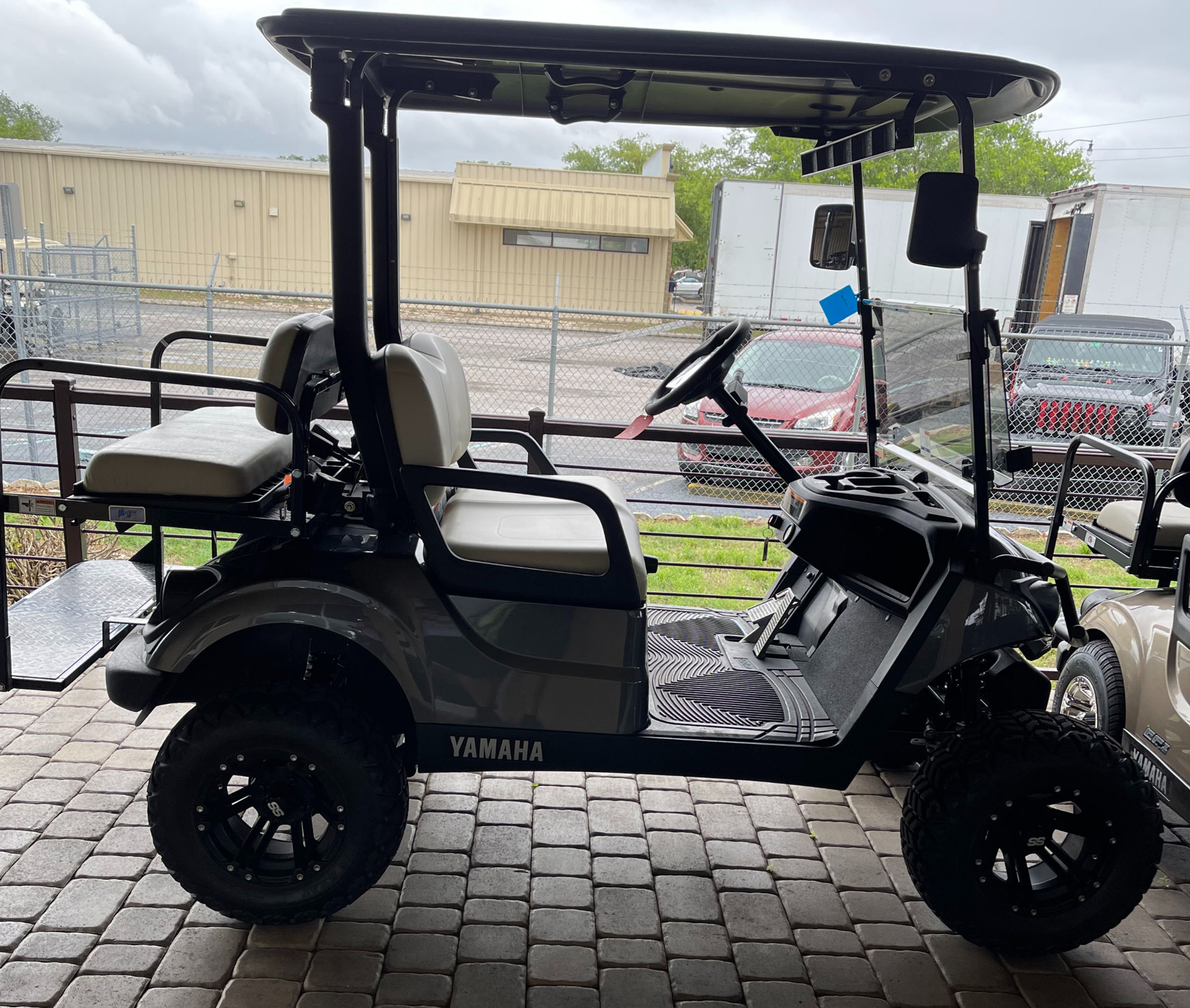 2018 Yamaha Drive 2 gas Lifted - Gray
