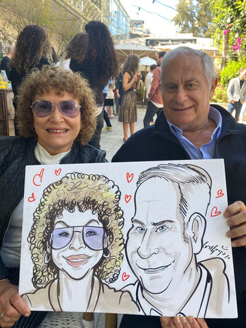 זוג מחזיק קריקטורה חתונה שלהם