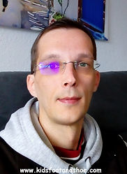 kids shoes, kidsfootandshoe, children´s shoes, child sandals, child feet, child sneakers, second hand kids clothing