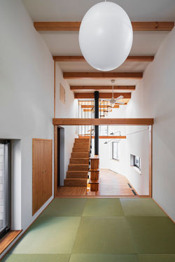 3階、道路、お庭側と様々な方向から光が入る