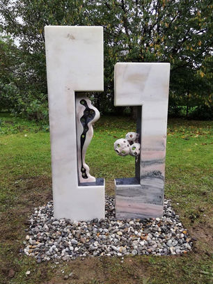 Steinskulptur als alten treppenstufen einer Kirche, upcycling, Klimabewusste Kunst, steinskulptur, contemporary sculpture, abstract sculpture