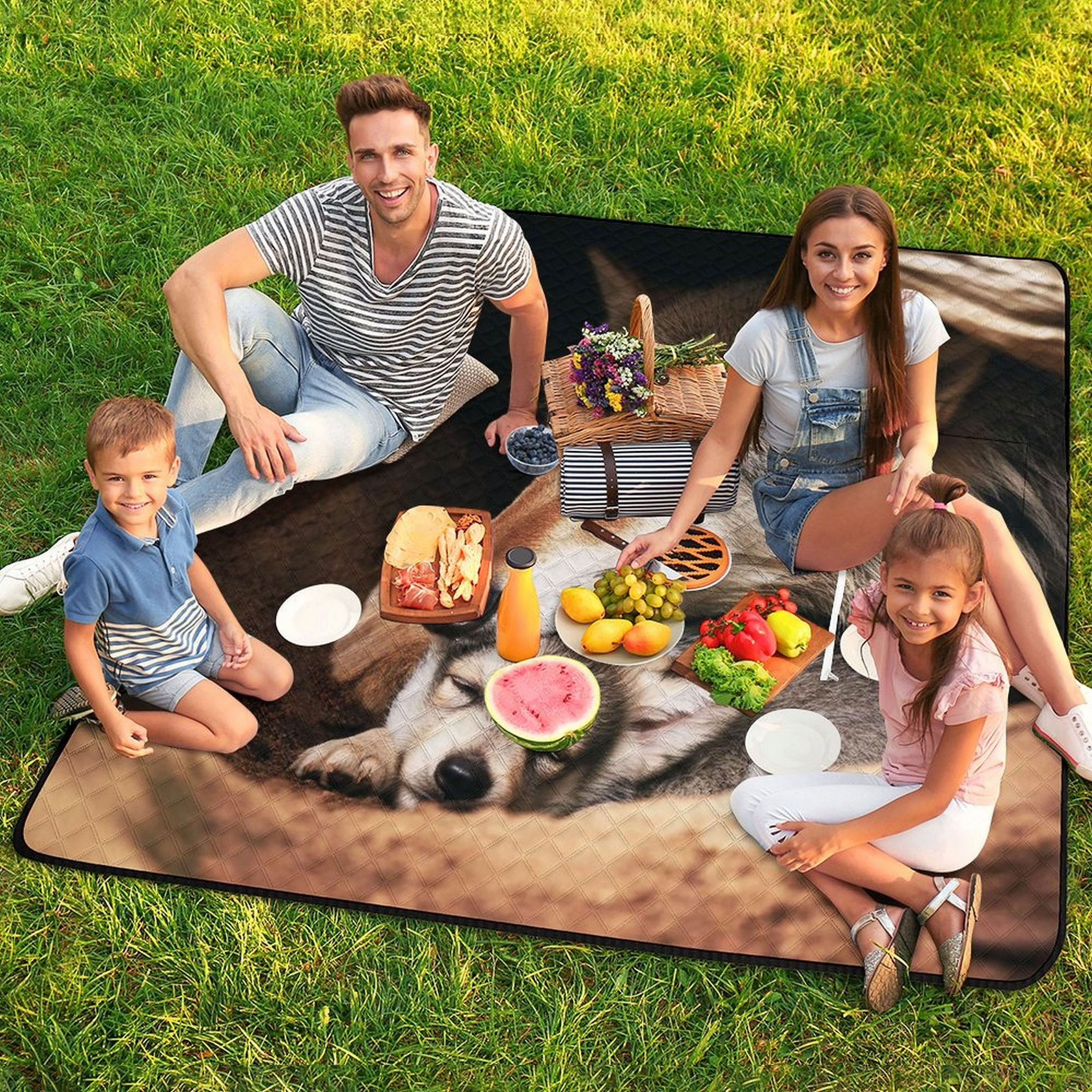 **Wolf and Cub Zipper Picnic Mat