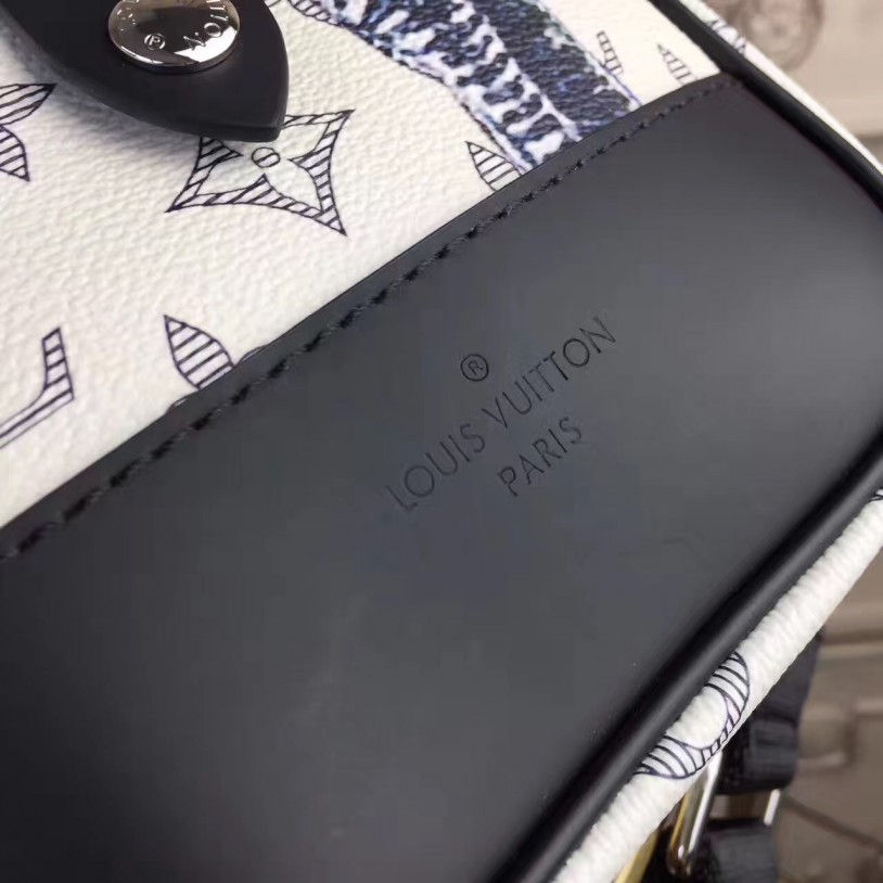 Thumbnail: LOUIS VUITTON Crossbody Messenger Bag